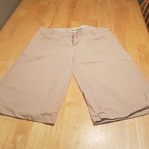 Old Navy Khaki Capris